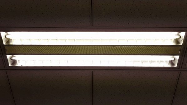 沒有完（wán）全無頻閃的電光源