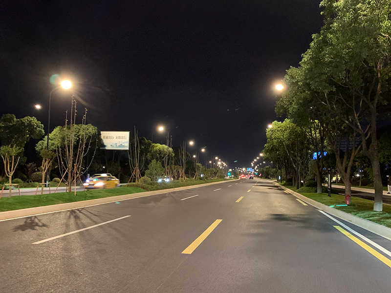 道路照明,如何選擇,高效環保設備,照明設（shè）備