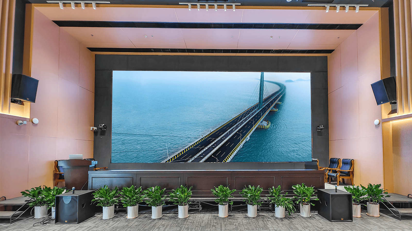 新浪科（kē）技報道,重大丨（shù）深（shēn）中通道今通車,繼港珠澳大橋後,上海色多多AV导航再度（dù）點亮超級工程